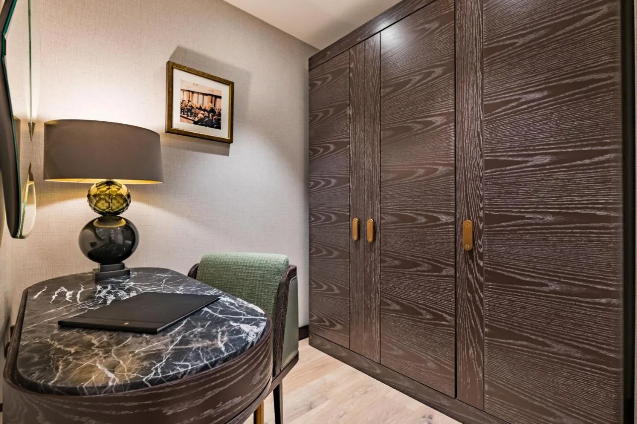 King Room - Arthur Hope