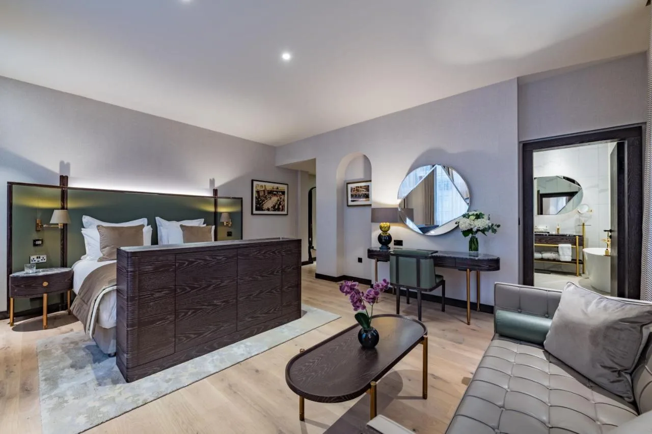 One-Bedroom King Suite with Balcony - Norfolk
